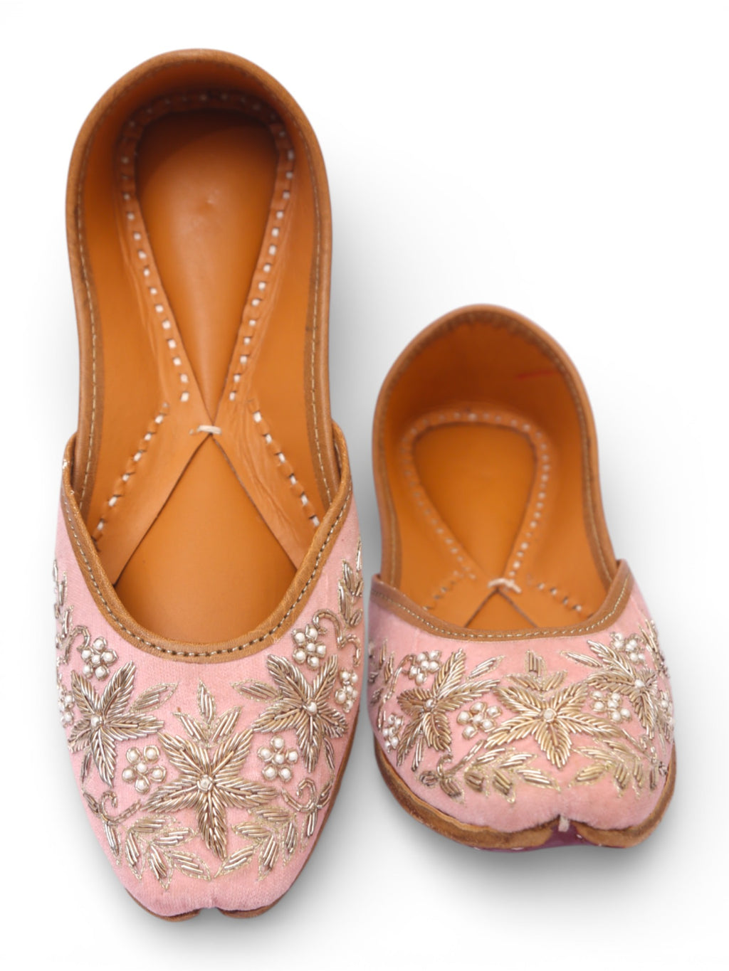 Light pink base velvet jutti