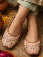 Light pink base velvet jutti