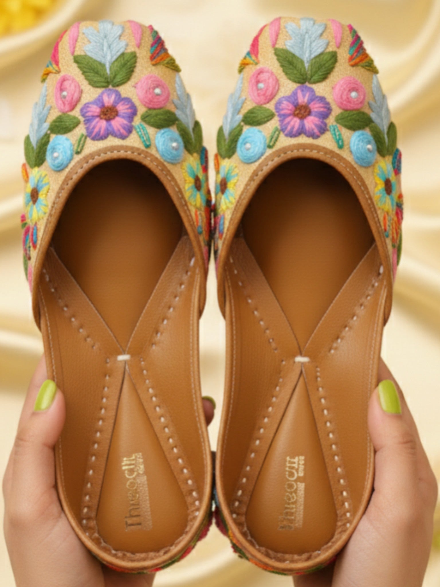 Multi color floral design Jutti