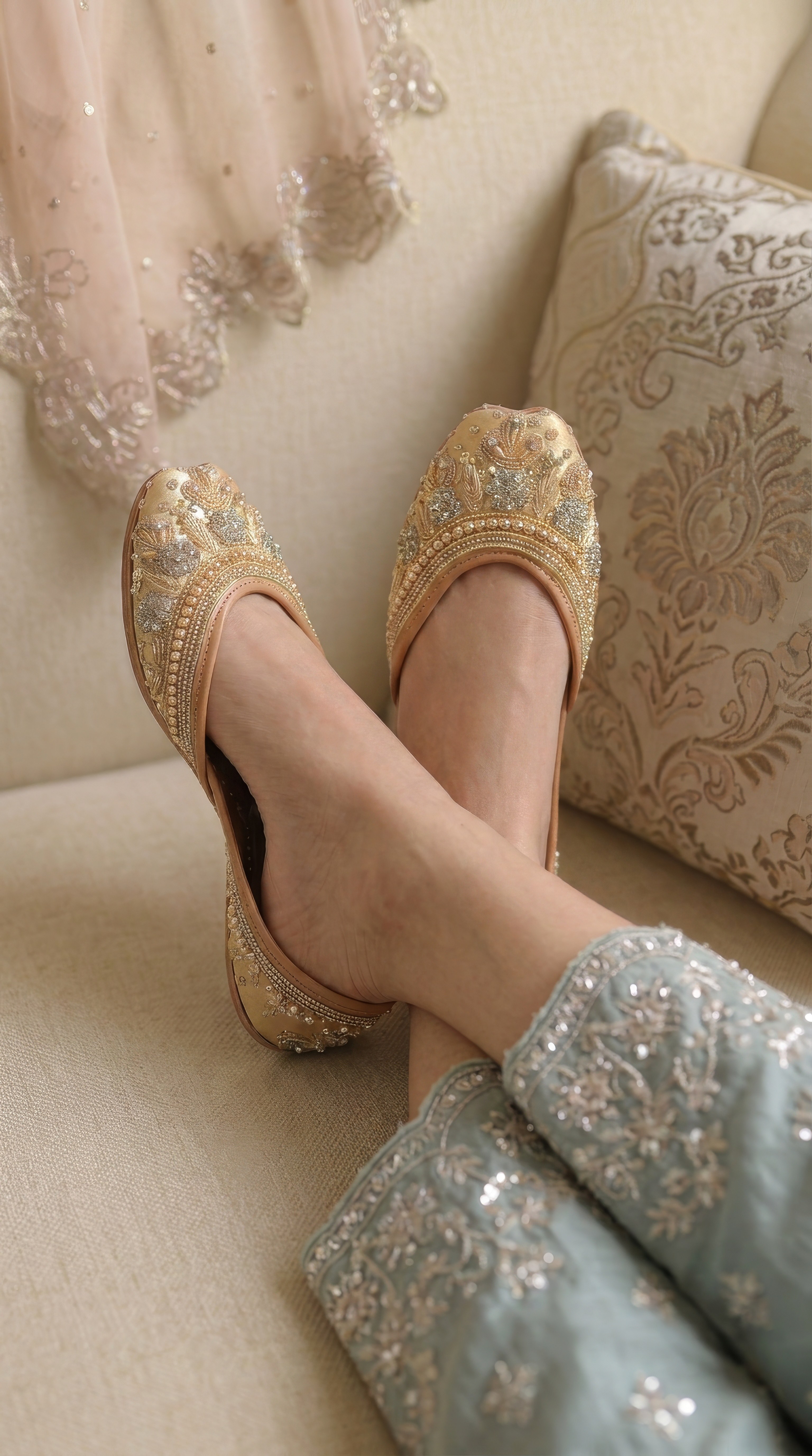 Golden Moti Work Jutti