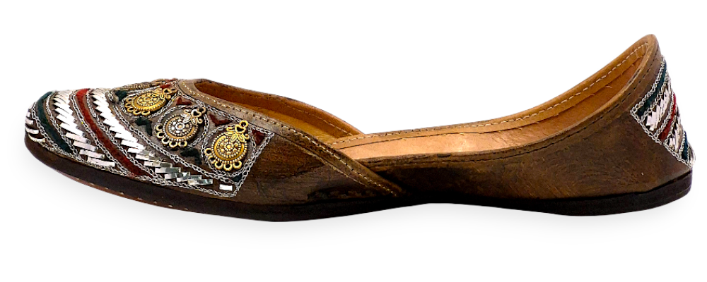 Elegant Mukaish Work on Leather Jutti