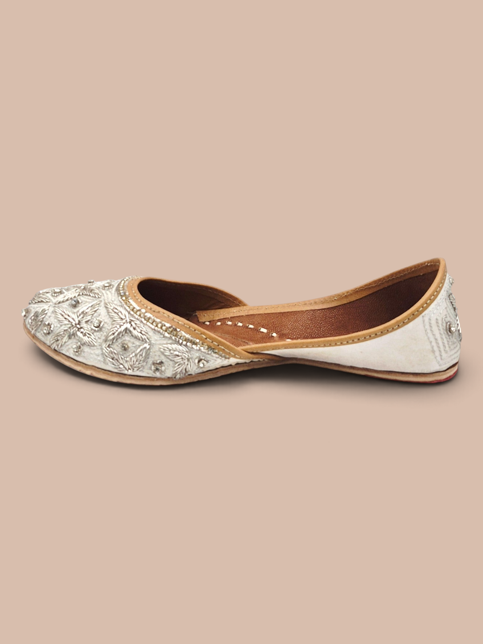 ThreadItStudio silver Saaj jutti featuring intricate hand-embroidered floral patterns for bridal and ethnic wear.